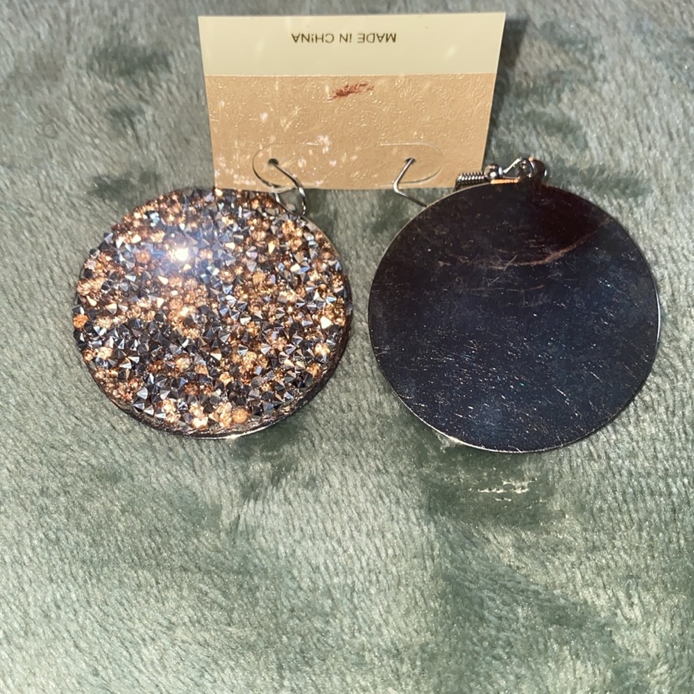 Bedazzled rose pink and silver earrings! - Picture 3 of 4